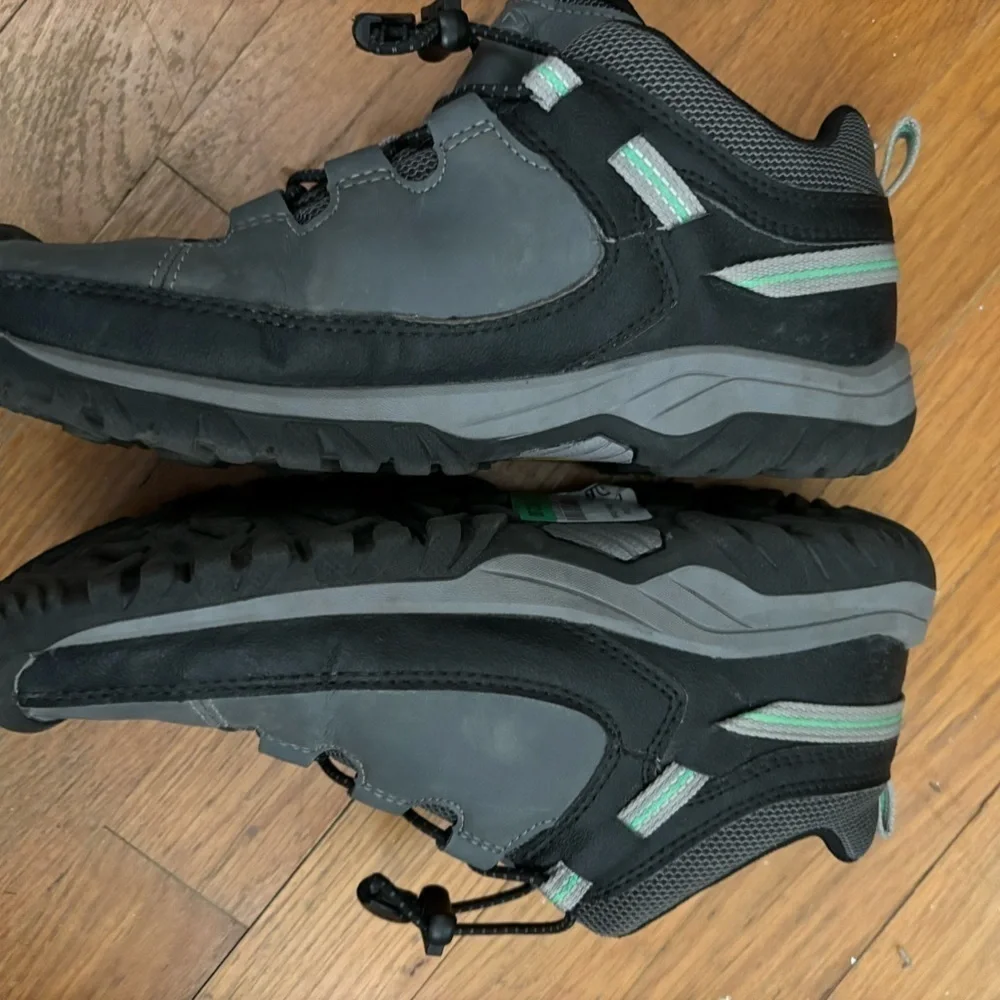 Keen Targhee gray hiking shoe size youth 5 or 7 adult